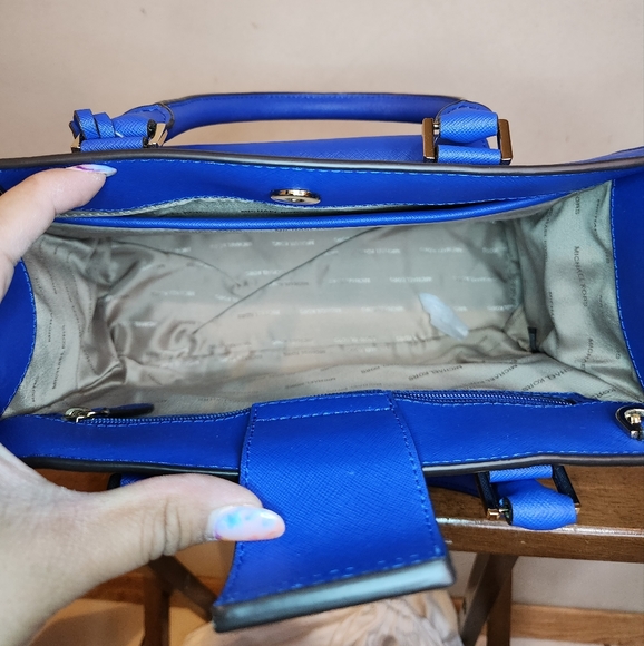 Michael Kors Large Blue Handbag - Picture 5 of 5